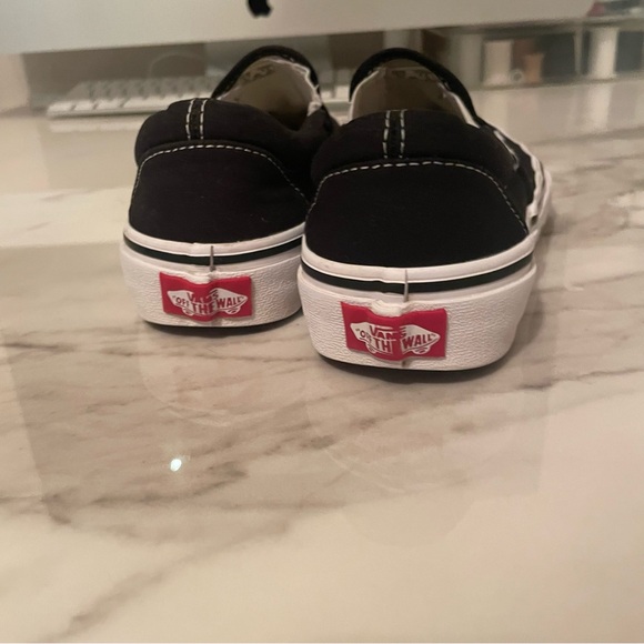 Black slip on Vans trainers - Picture 5 of 9